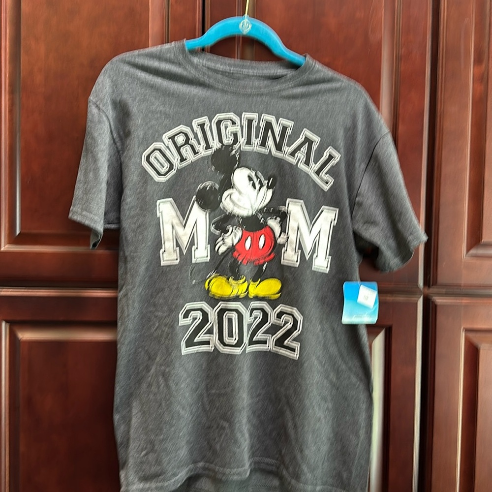 Disney 2022 Mickey Mouse T -Shirt size M